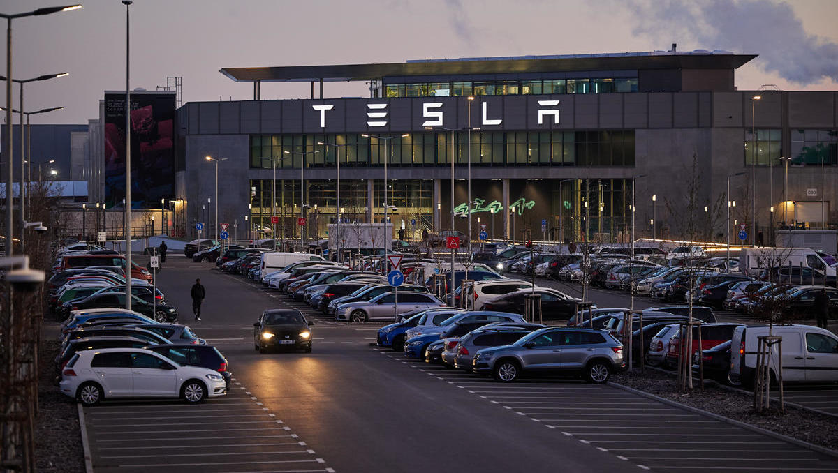 Tesla-Aktie rutscht ab: Rückgang bei Auslieferungen und die Folgen