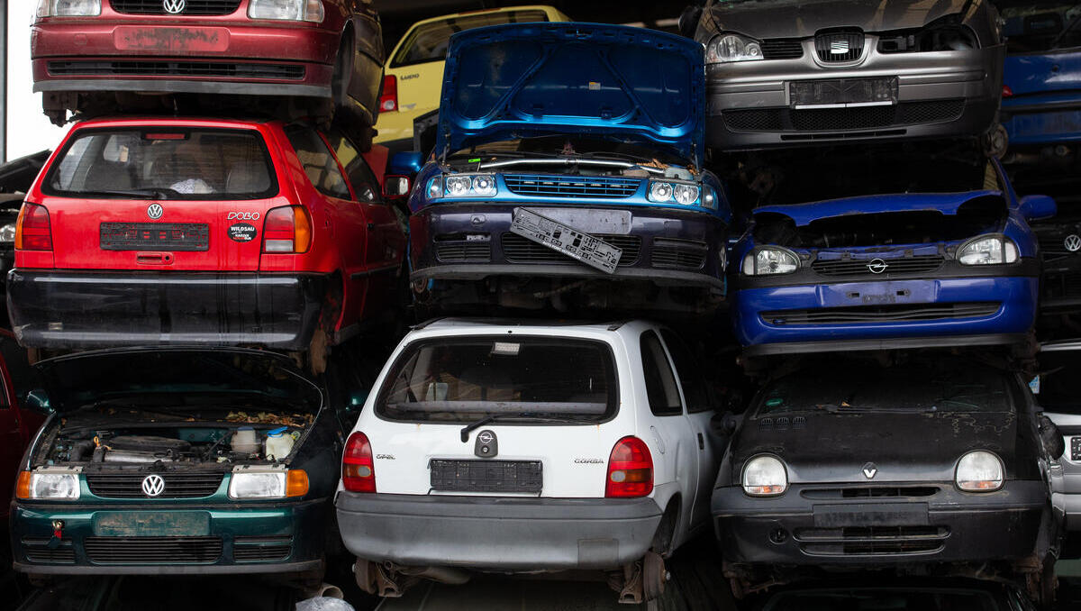 EU setzt auf Kreislaufwirtschaft: Mehr Rohstoffe aus Schrottautos