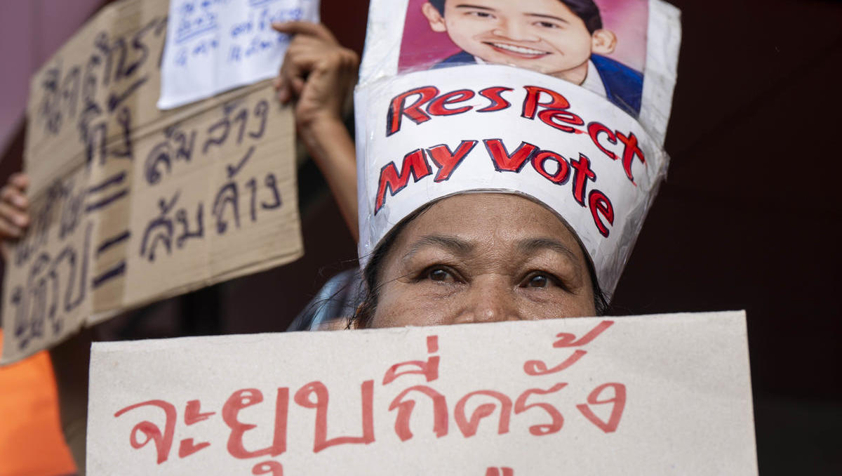 Thailands Verfassungsgericht löst populäre Oppositionspartei auf