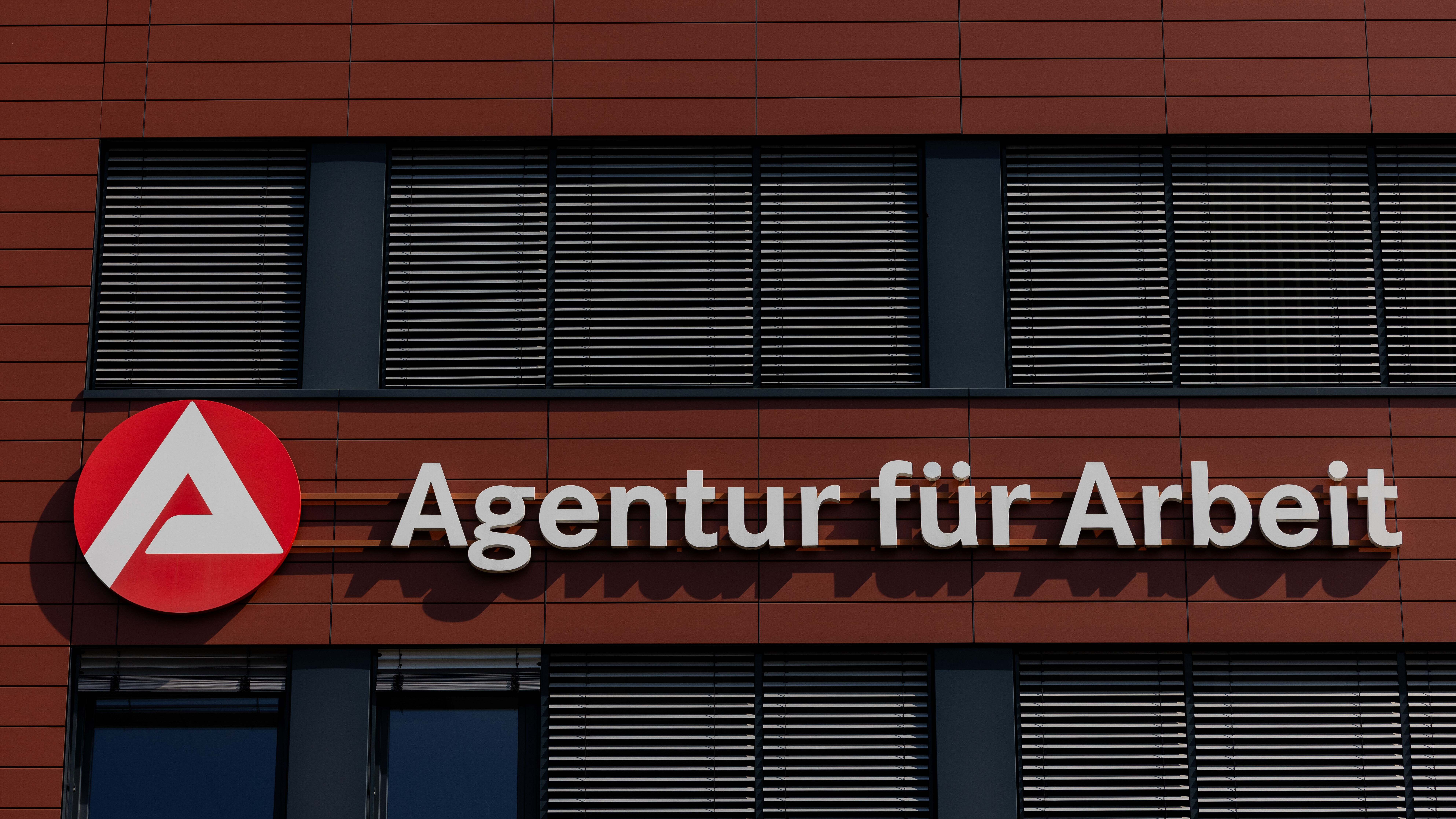 Arbeitslosigkeit in Deutschland: Zahl sinkt wieder unter drei Millionen