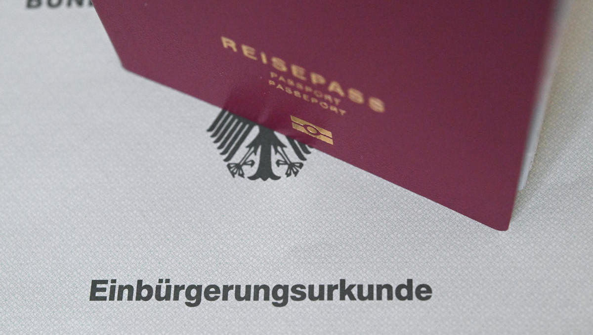 Migration: Zahl der Einbürgerungen steigt auf Höchststand