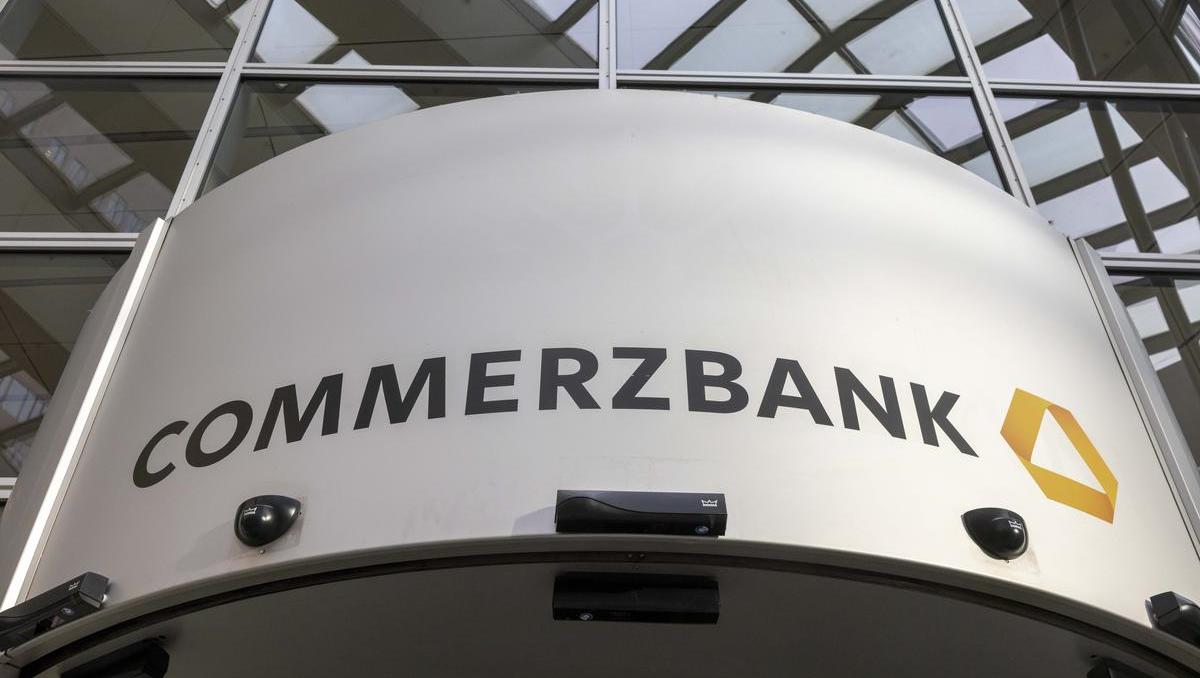 Commerzbank bekräftigt in Übernahmekampf Rekordziel