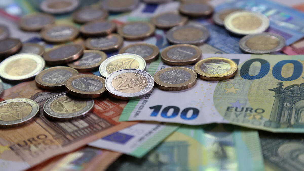 Hochsteuerland: Staat zockt Menschen ab - Von einem Euro bleiben Arbeitnehmern nur 47 Cent 