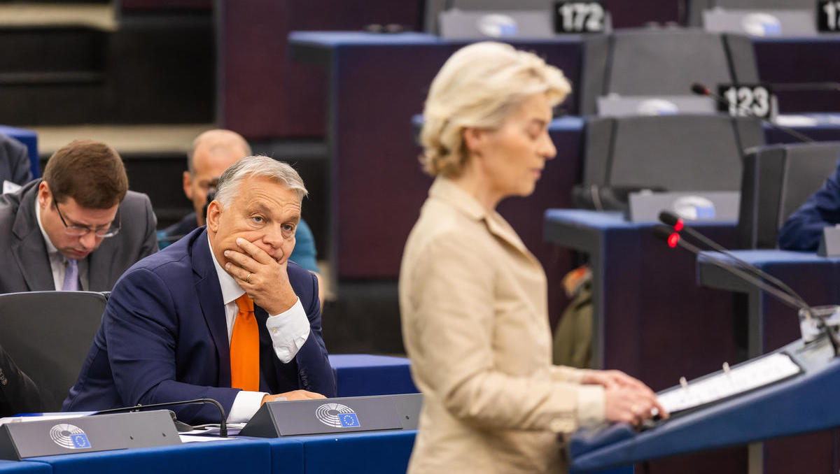 Politisches Duell im EU-Parlament: Von der Leyen und Orbán im scharfen Schlagabtausch - wie kam es dazu?