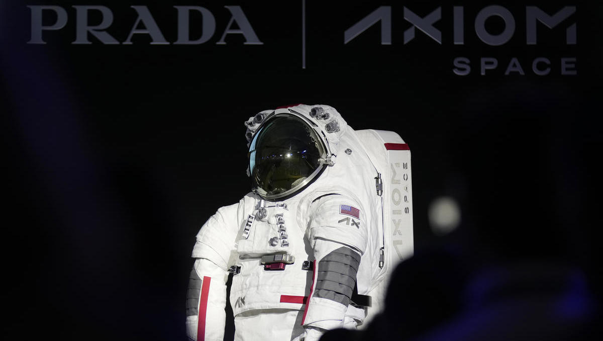 Prada stattet Astronauten aus