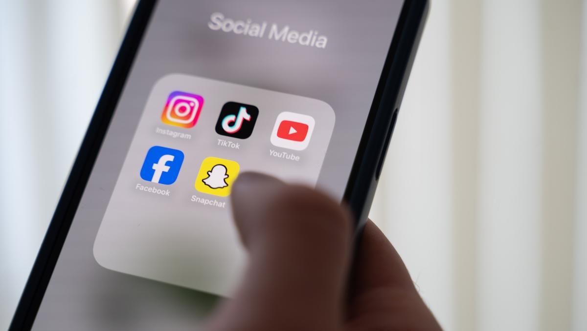 Kundenakquise mit Social Media: Erfolgreiche Strategien mit Facebook, LinkedIn & Co. für jedes Unternehmen