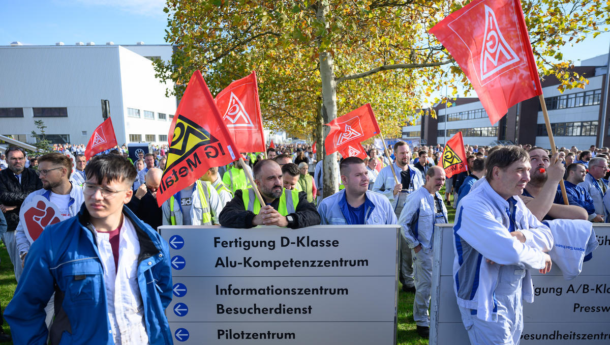 Nun glaubt es auch der Betriebsrat: VW will mindestens drei Werke schließen