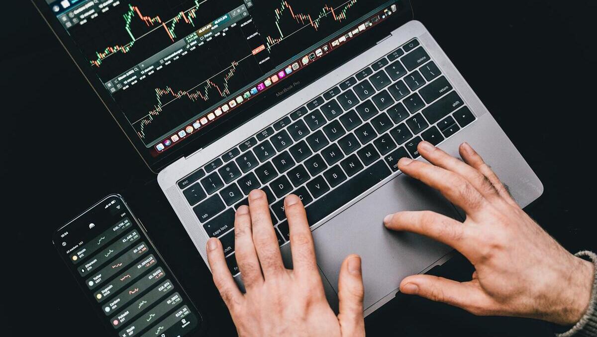Günstig traden – aber zu welchem Preis? Ein Blick hinter die Kulissen des Börsenhandels Günstig traden – aber zu welchem Preis? Ein Blick hinter die Kulissen des Börsenhandels