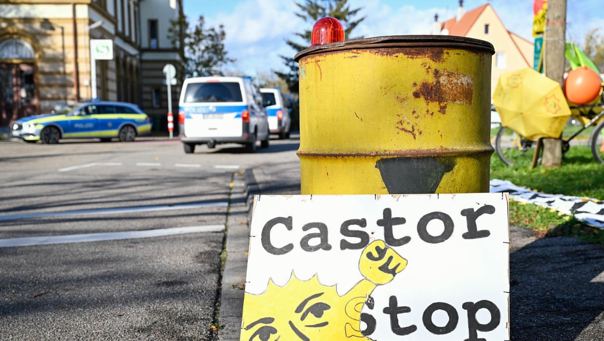 Nach vier Jahren: Castor-Transport erreicht Deutschland