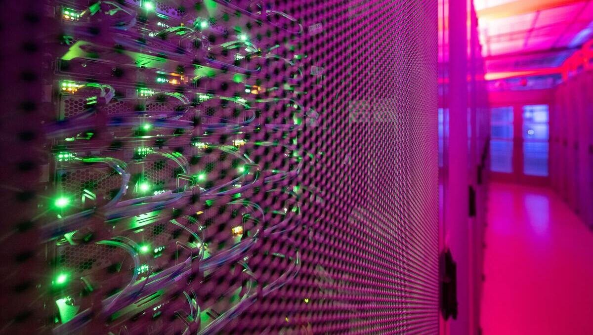 Ausbau von Rechenzentren: Studie kritisiert Nachhaltigkeitsversprechen der KI-Branche
