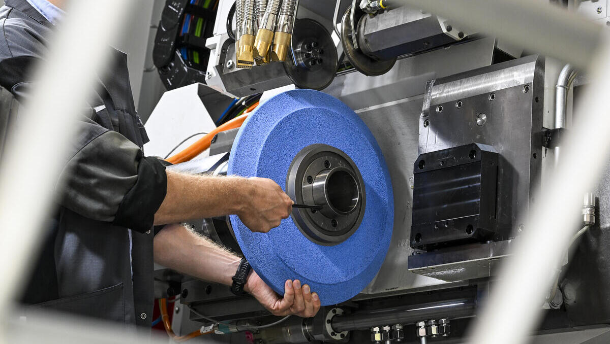 Krise verschärft sich: Firmen kürzen massiv Arbeitszeit