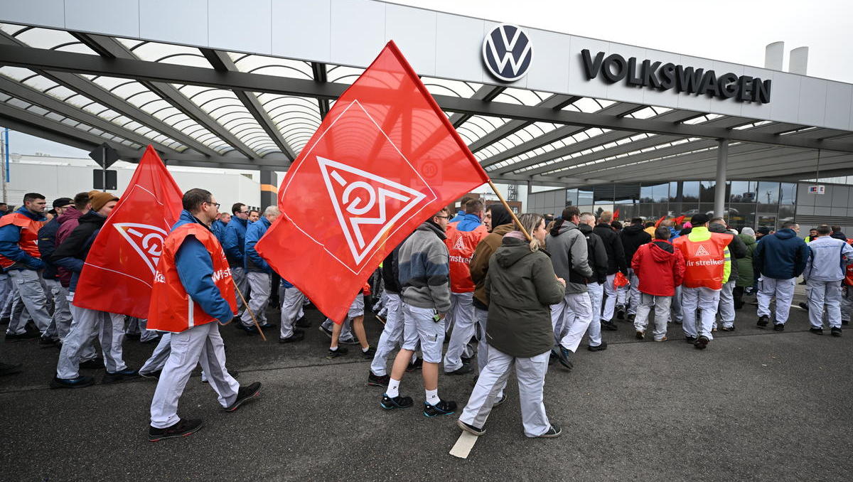 VW-Warnstreik: Rund 100.000 Beschäftigte legen Arbeit nieder