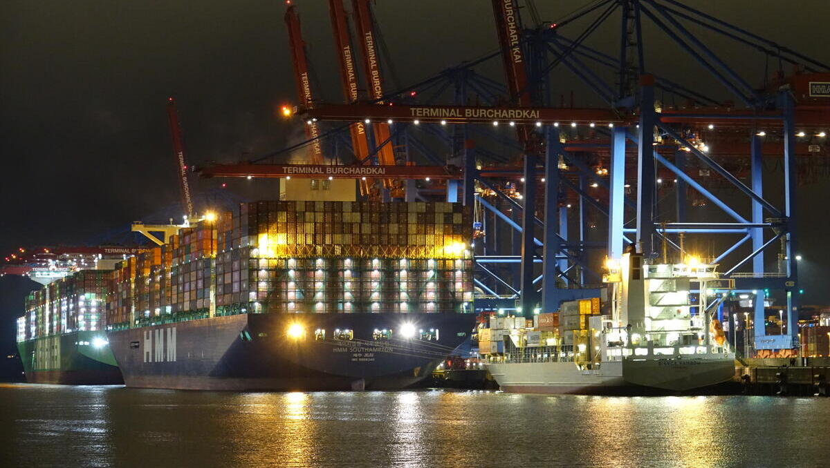 Hafenchaos in Europa: Container-Schiffe stauen sich vor den Küsten