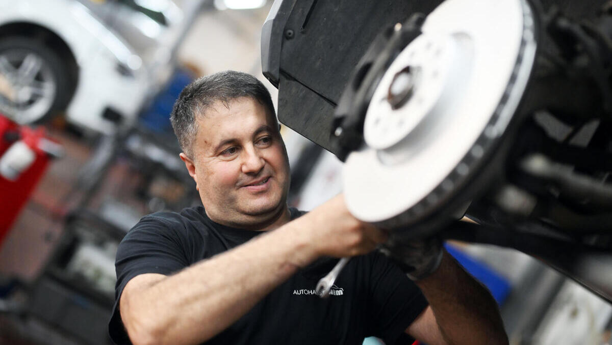 Arbeitswelt 50 plus: Wie die KI ältere Arbeitnehmer benachteiligt