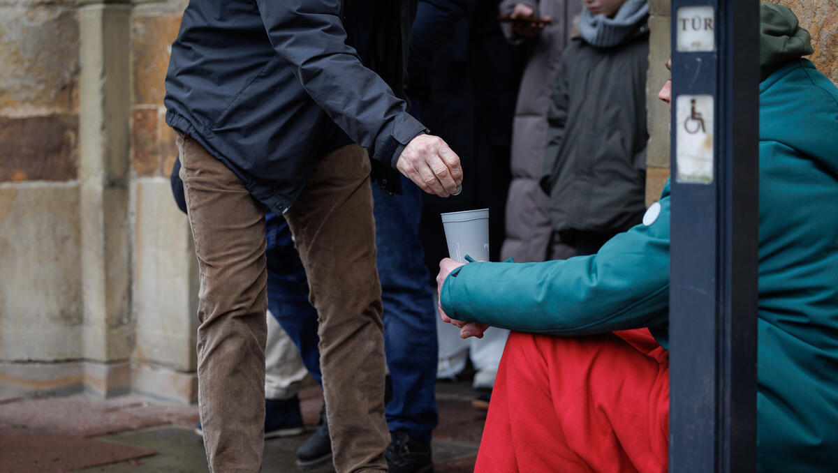 Große Schere zwischen Arm und Reich belastet auch psychisch