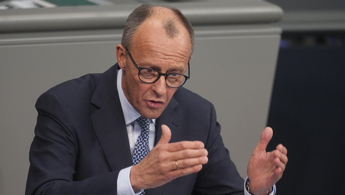 Merz und Scholz auf Konfrontation im Bundestag