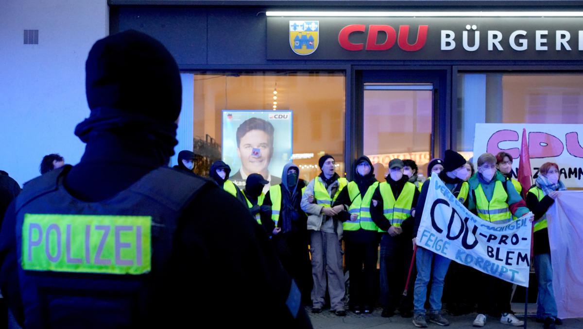 Nach Bundestagsabstimmung: Proteste und Besetzung von CDU-Geschäftsstelle