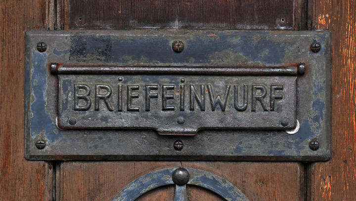 Neue Betrugsmasche im Briefkasten: "Wichtige Mitteilung" - Verbraucherschutz warnt vor farbigen Briefen
