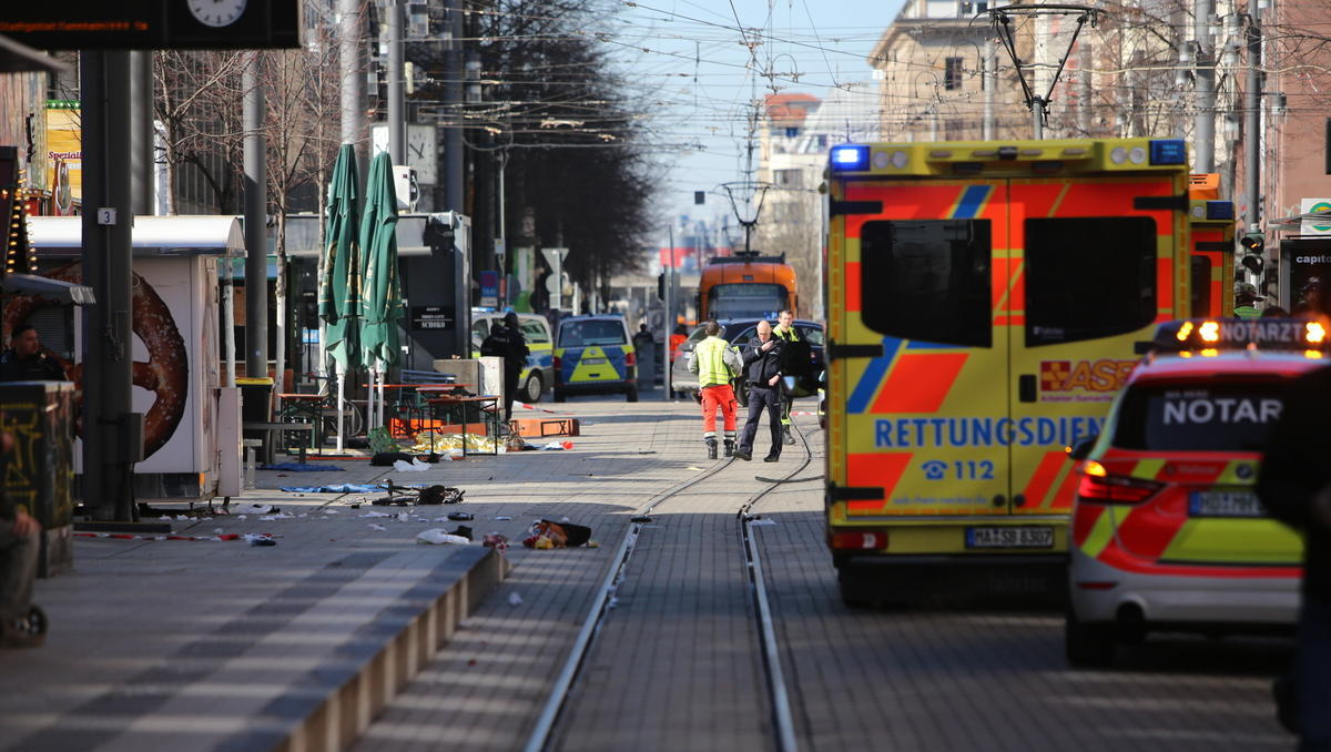 Mannheim: Auto rast in Menschenmenge - Tote und Schwerverletzte - erste Infos zum Täter