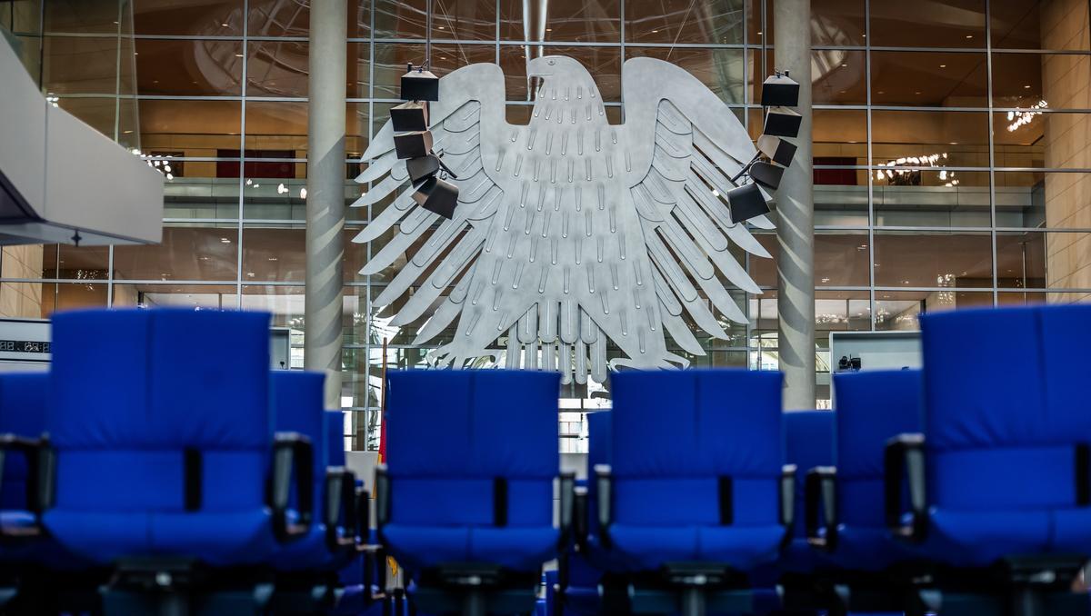 Bundestag-Abstimmung über Finanzpaket: Eilanträge in Karlsruhe und Abweichler