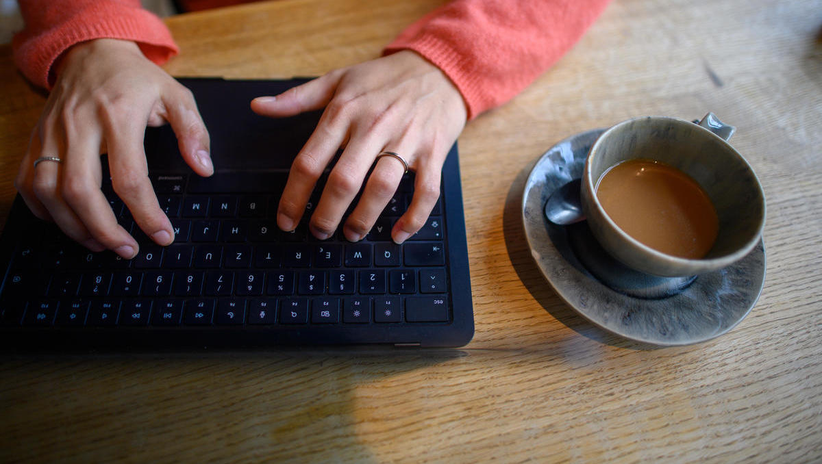 Homeoffice kostet Karriere: Warum viele fürs Sofa weniger verdienen
