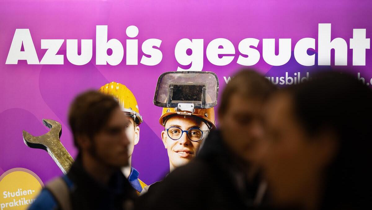 Sinkende Ausbildungszahlen: Falsche Wirtschaftspolitik kostet Ausbildungsplätze 