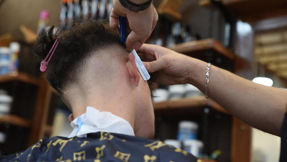 Schwarzarbeit: Klingbeil verschärft Kontrollen in Friseursalons und Nagelstudios