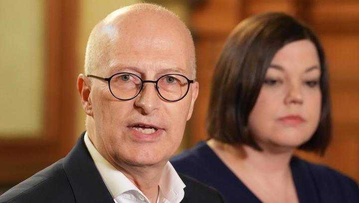 Rot-Grüner Koalitionsvertrag für Hamburg steht Rot-Grüner Koalitionsvertrag für Hamburg steht