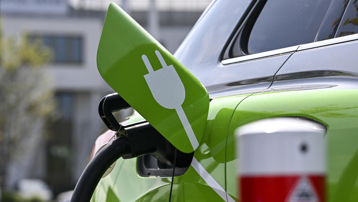 E Auto im Preiskampf – Preisnachlässe für Elektromobilität wegen strenger CO₂-Vorgaben 