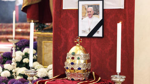 Papst Franziskus, Prinzessin Diana und Co.: Warum uns der Tod großer Persönlichkeiten so nahegeht