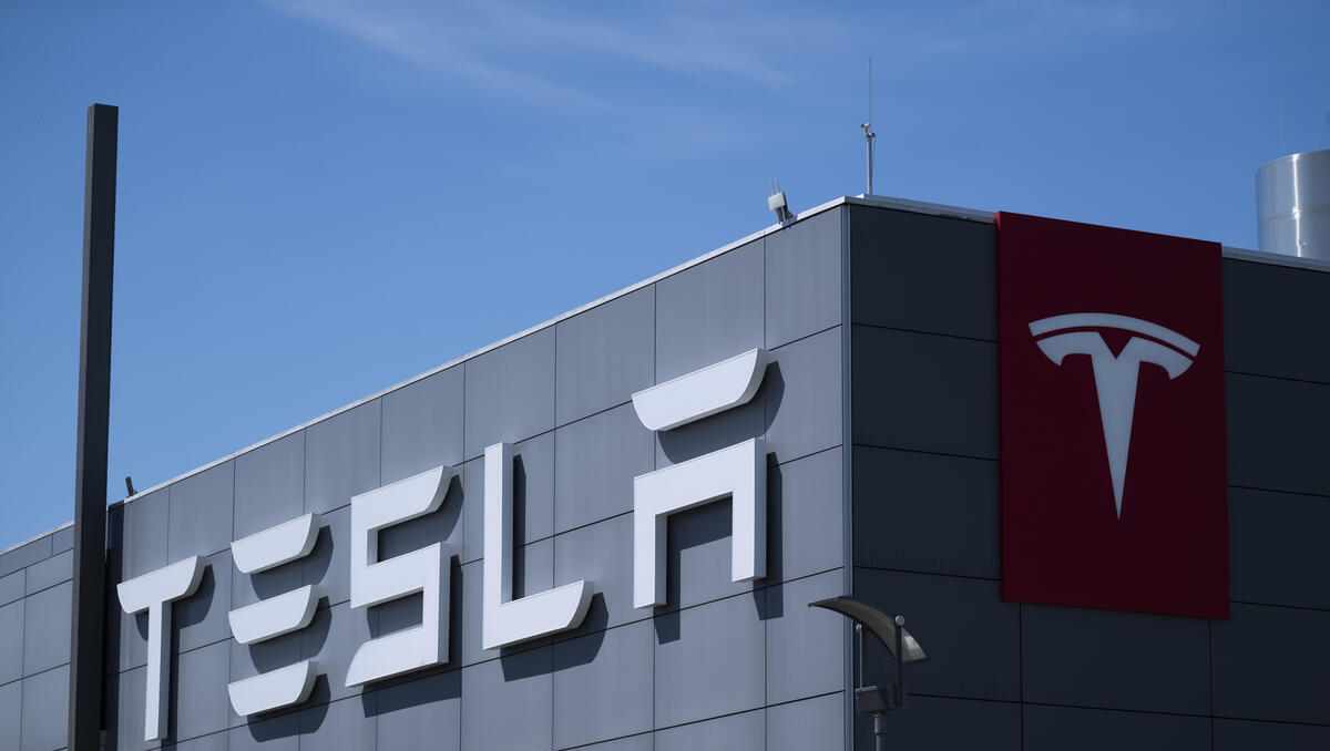 Tesla-Aktie gilt als „sinnlos überbewertet“ und erzielt dennoch gigantische Renditen