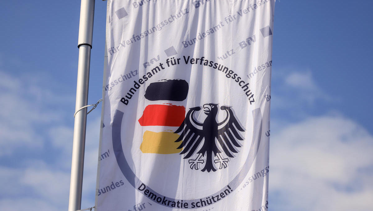Verfassungsschutzbericht: Zahl der Rechtsextremisten deutlich gestiegen