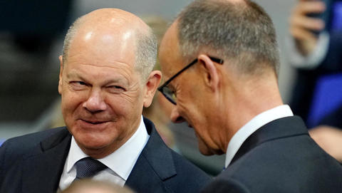 Kanzlerwahl: Merz im ersten Wahlgang gescheitert – Scholz bleibt vorerst Kanzler - was für ein Zapfenstreich