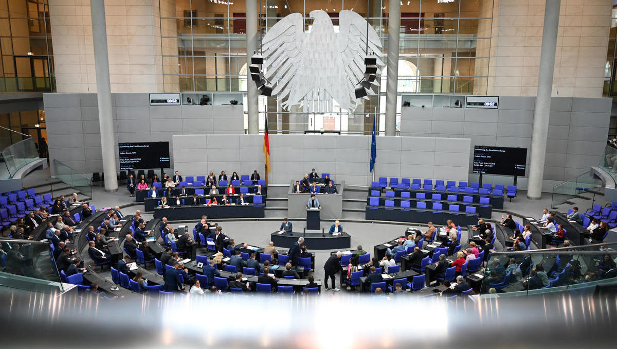 Diäten, Rente und Pflege - was sich im Juli ändert