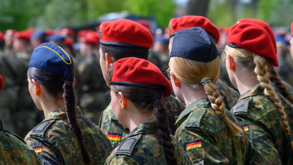 Freiwillig oder Pflicht? Merz zweifelt an Bundeswehr-Rekrutierung