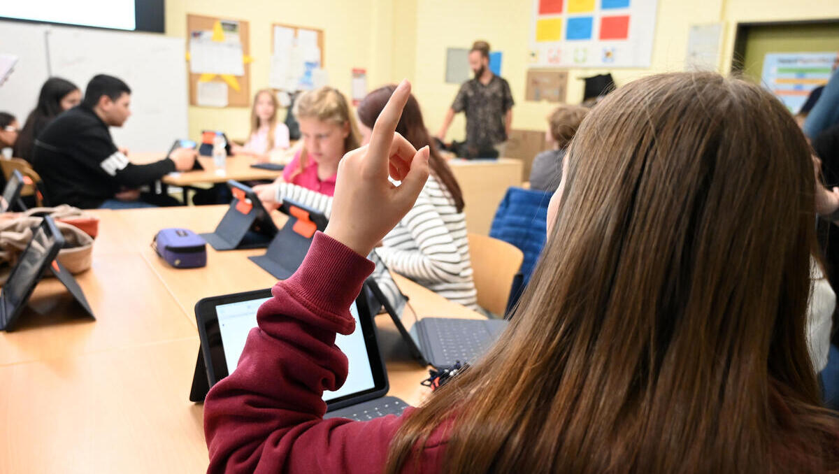 Umfrage: Bildung, Krisen und Medienkonsum bereiten Eltern große Sorgen
