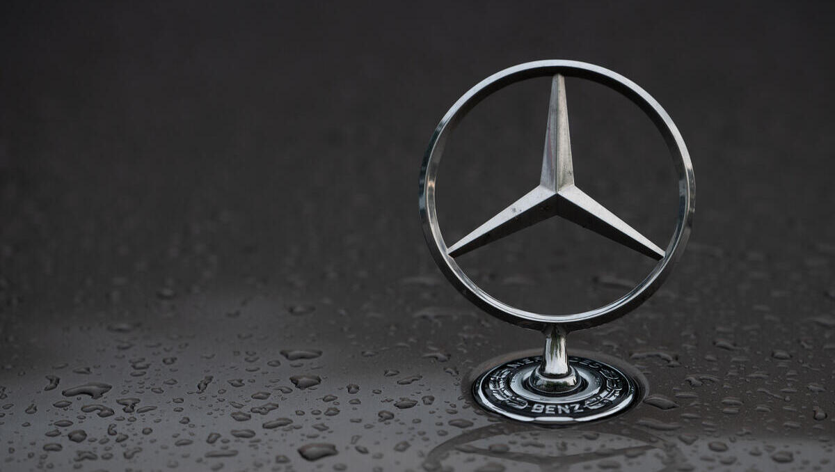 Mercedes-Aktie: Gewinn bei Mercedes-Benz bricht um mehr als die Hälfte ein
