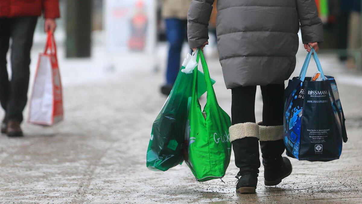 Bundesverwaltungsgericht entscheidet: Händler müssen für das Recycling von Plastik-Tragetaschen zahlen