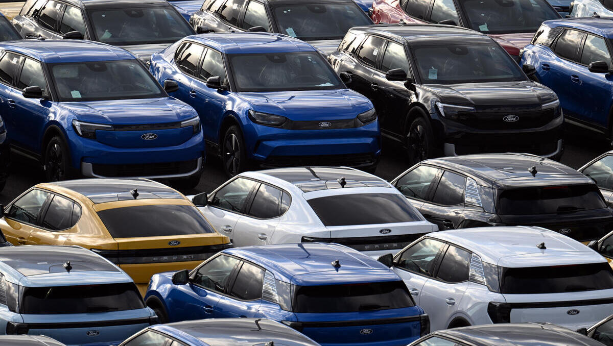 Deutsche Industrieproduktion sinkt erneut deutlich - Einbruch in der Autobranche