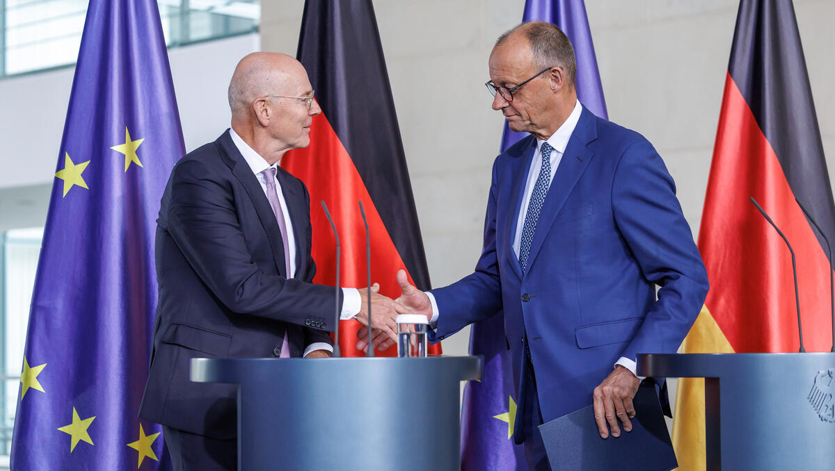 Der Ein-Euro-Mann des Kanzlers: Ex-Banker Blessing soll Investoren locken