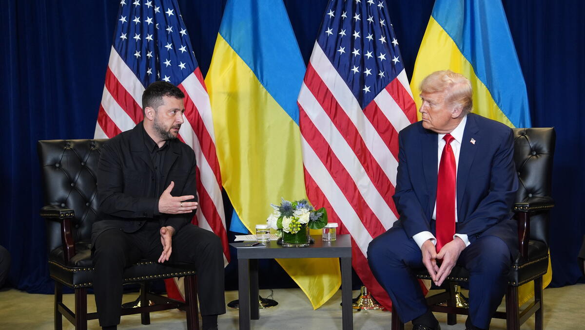 Diplomatische Doppelstrategie: Trump spricht mit Putin und empfängt Selenskyj