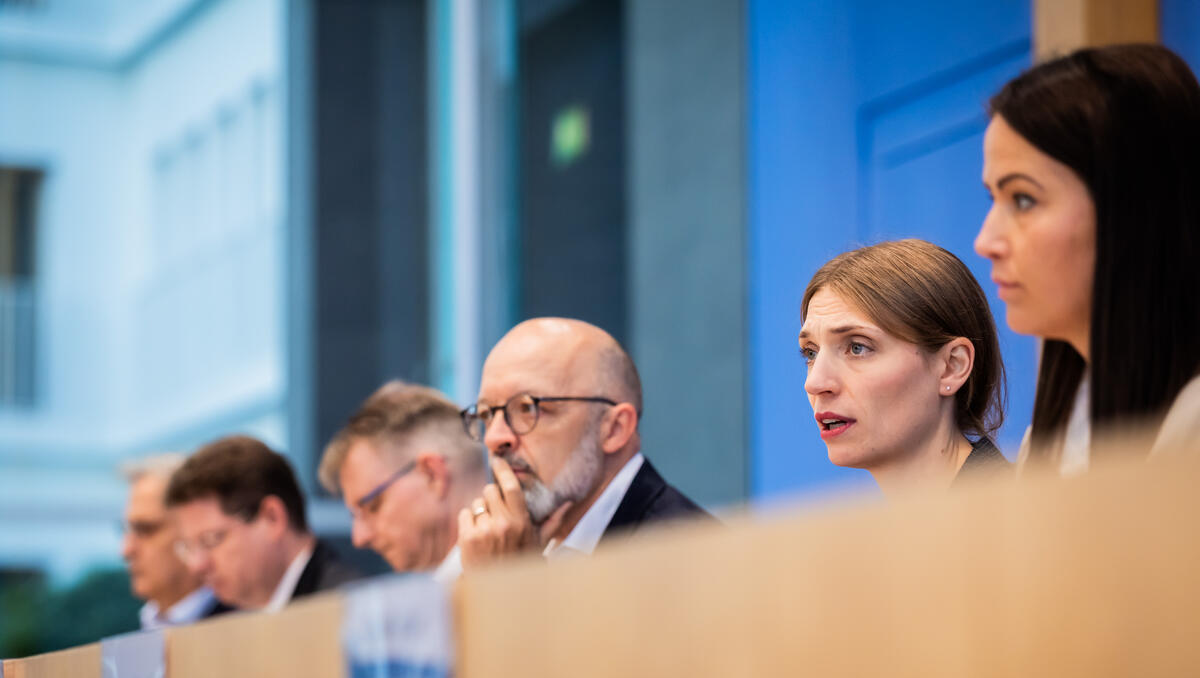 Wirtschaft im Dauertief: Experten warnen vor beispielloser Krisenschleife