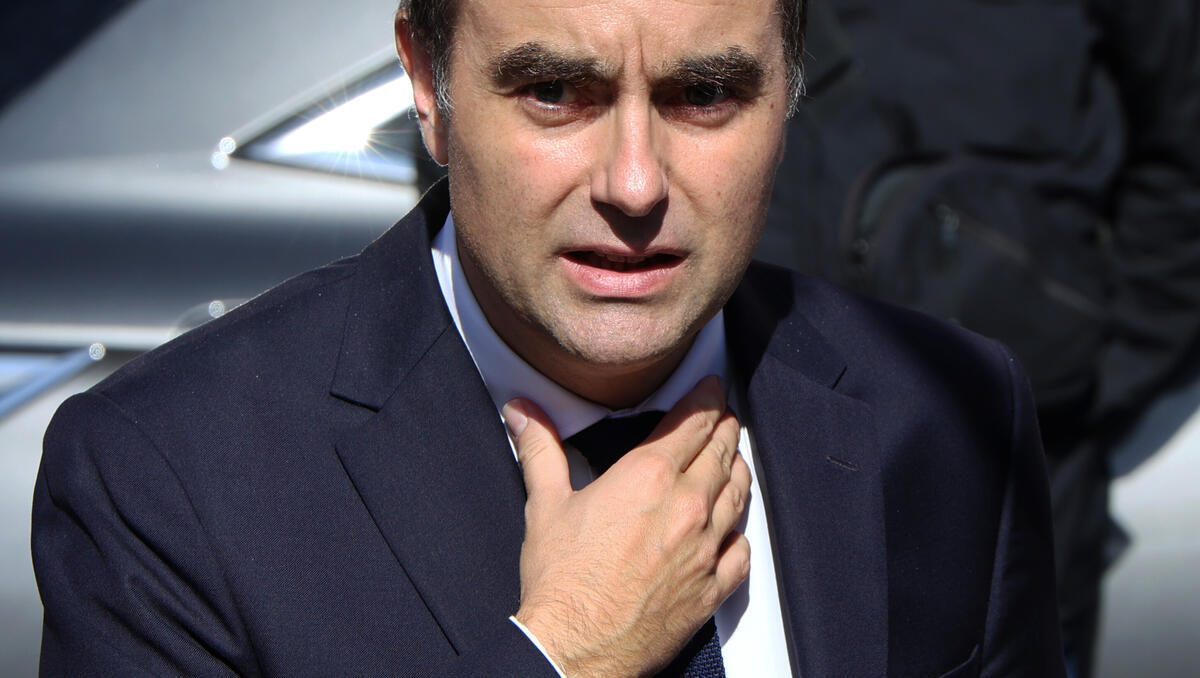 Regierungskrise in Frankreich - Premier ringt um Kompromiss