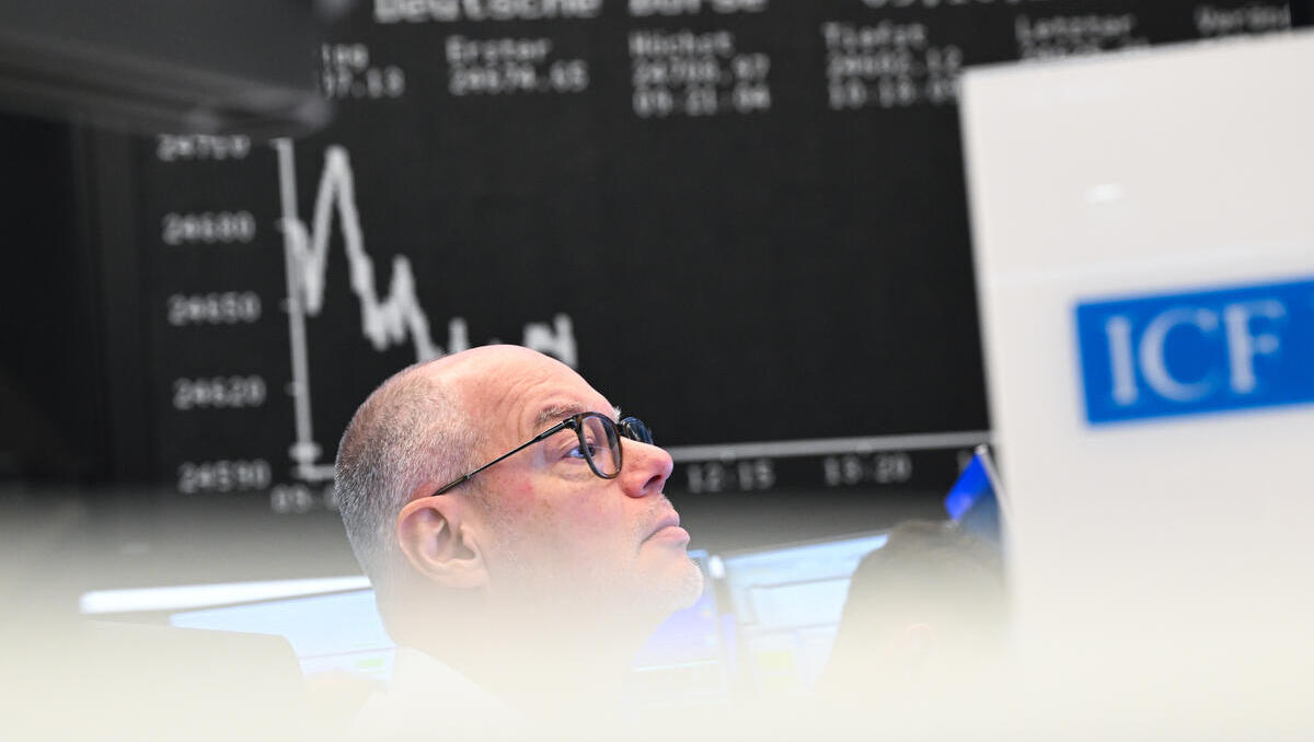 Dax fällt unter 24.000 Punkte – Anleger von US-Bankenproblemen verunsichert