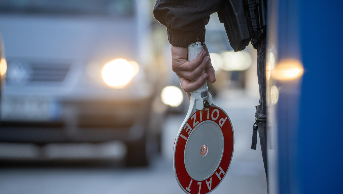 Grenzkontrollen verlängert: Bundesinnenminister Dobrindt setzt auf Sicherheit bis September