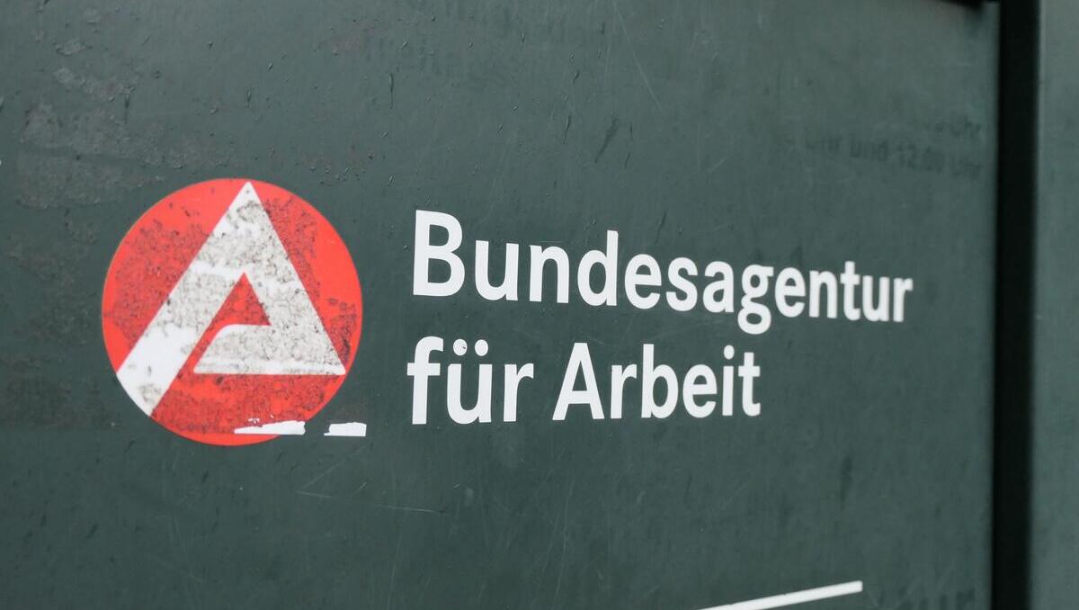 Arbeitsmarkt stagniert: Erwerbstätigenzahl 2025 leicht rückläufig