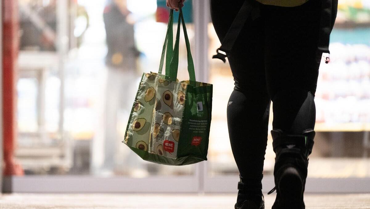 Lebenshaltungskosten: Geringverdiener geben 60 Prozent ihres Geldes nur für Essen und Wohnen aus 