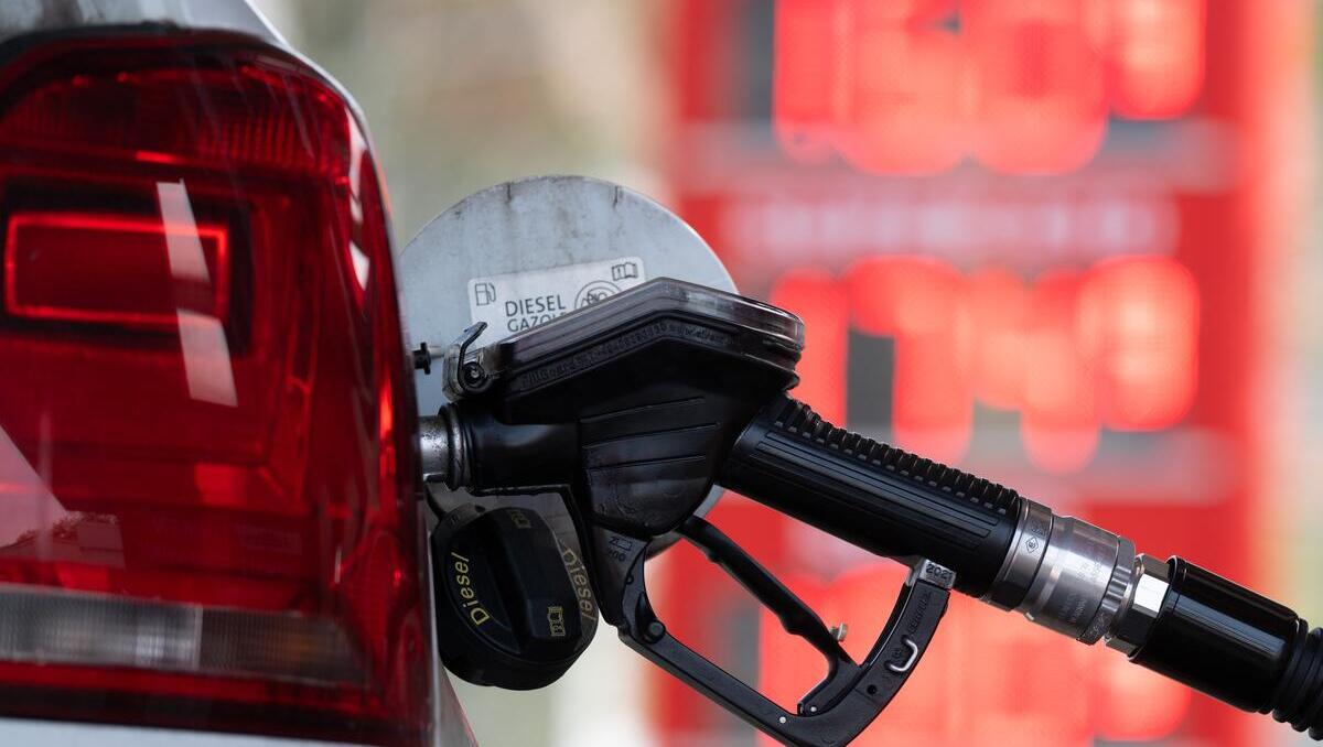 Spritpreise: Diesel im Tagesschnitt über 2 Euro, E10 in der Preisspitze über 2 Euro