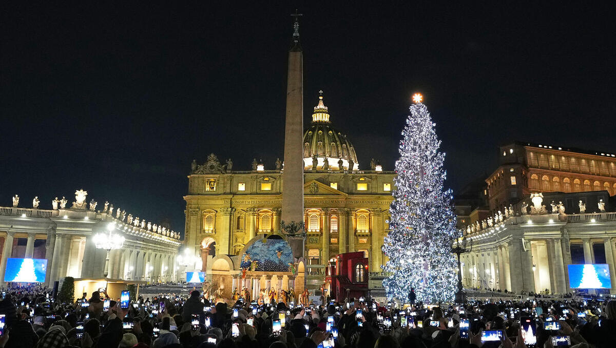 Die spektakulärsten Weihnachtsbäume weltweit: Wenn Tradition zur Show wird