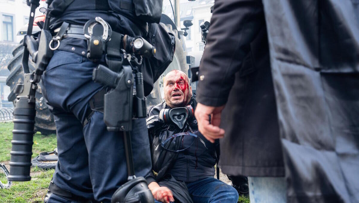 Feuer und Tränengas: Tausende Bauern protestieren in Brüssel gegen Mercosur